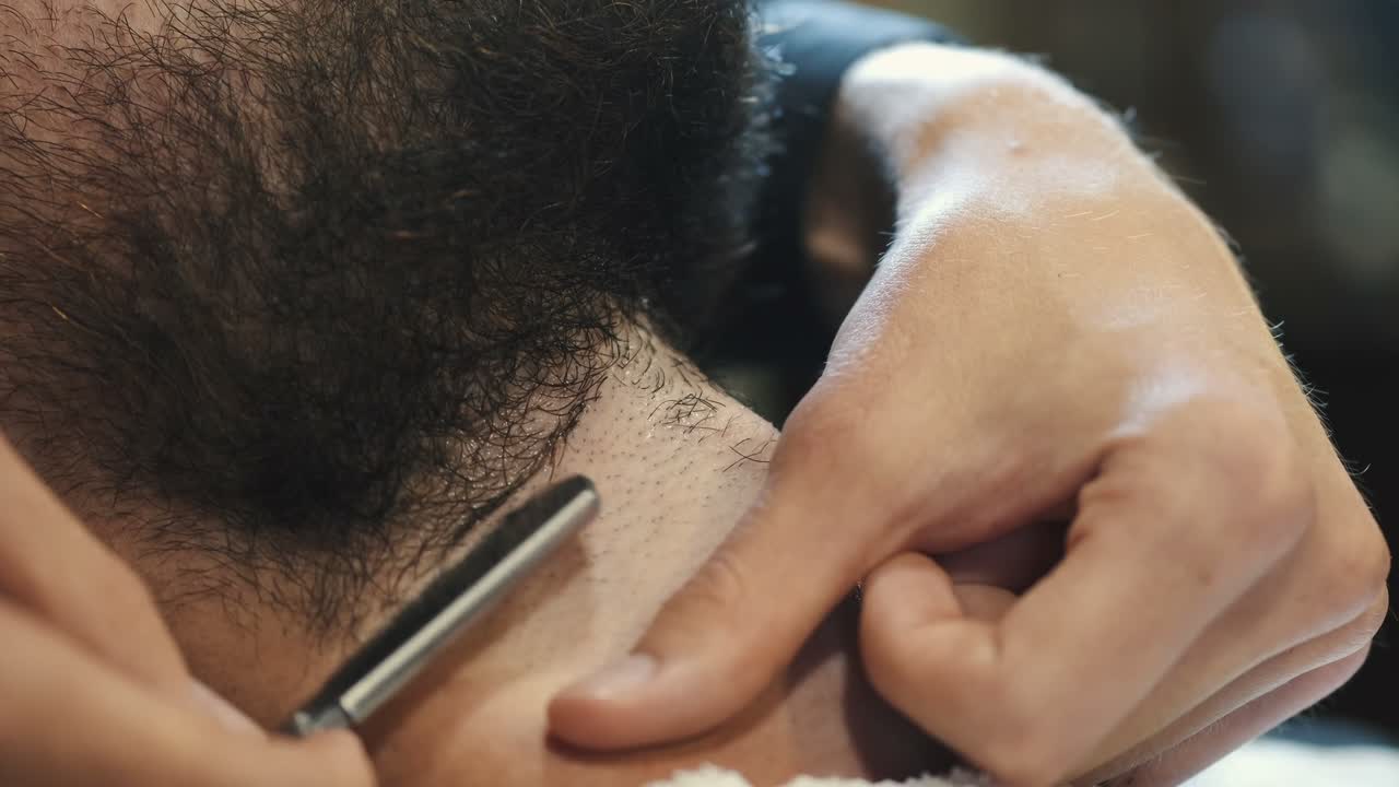 Rasiermesser zieht die Kontur